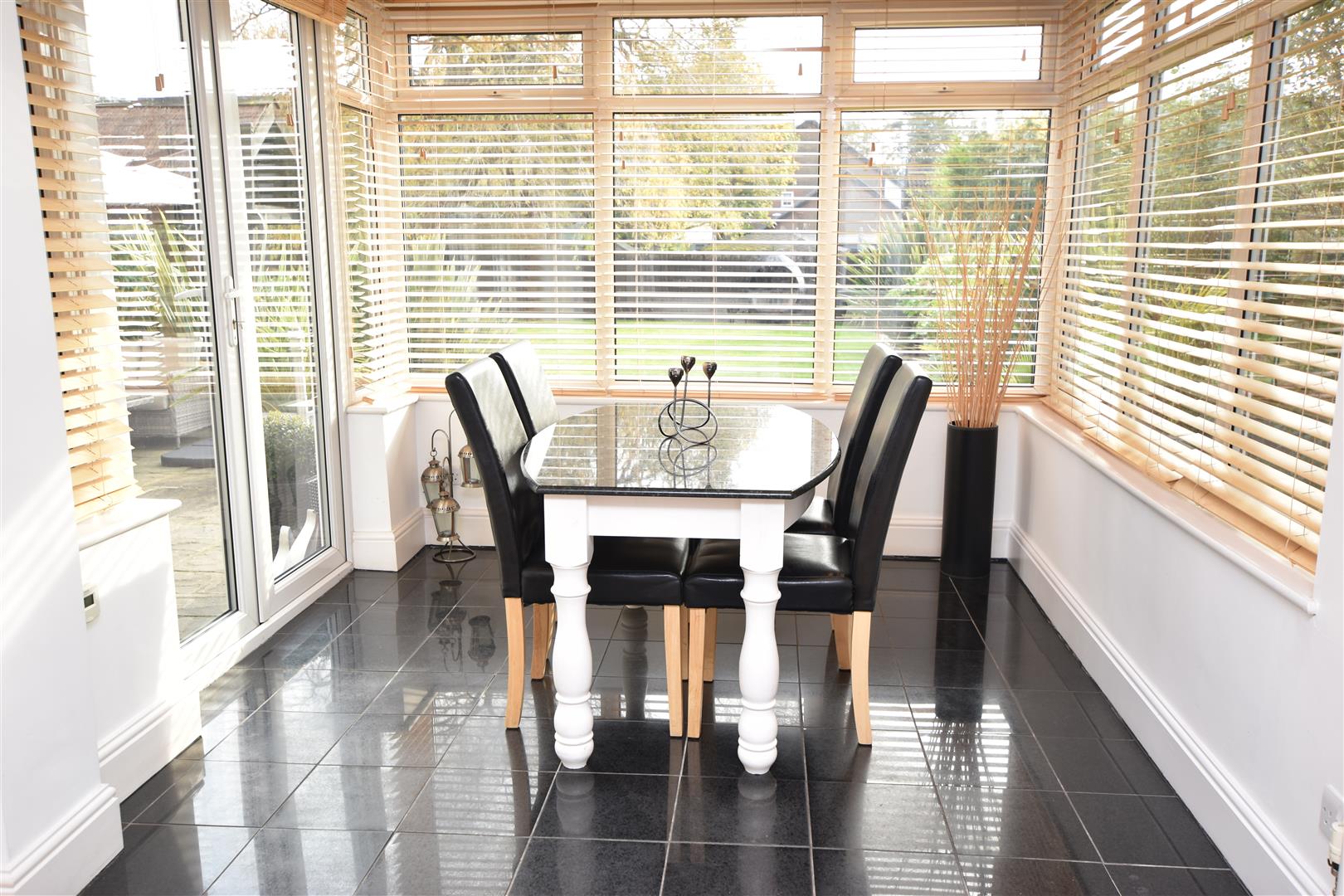 BREAKFAST ROOM